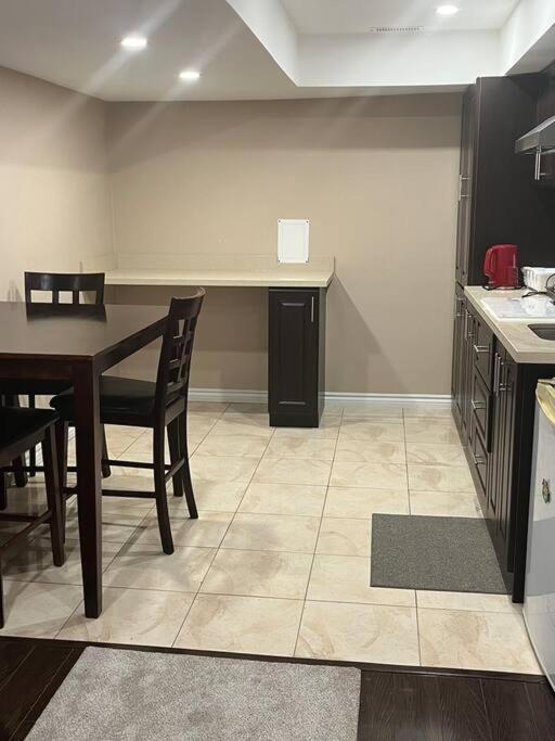 ミルトンBernie'S Basementアパートメント エクステリア 写真