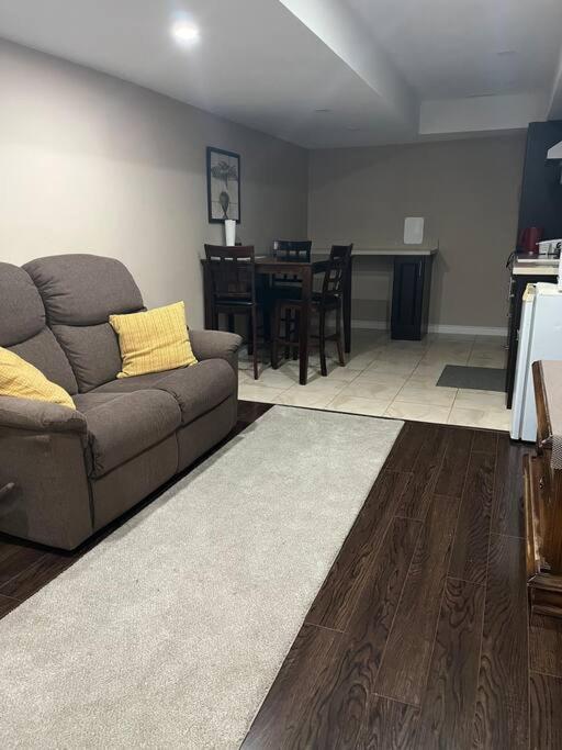 ミルトンBernie'S Basementアパートメント エクステリア 写真